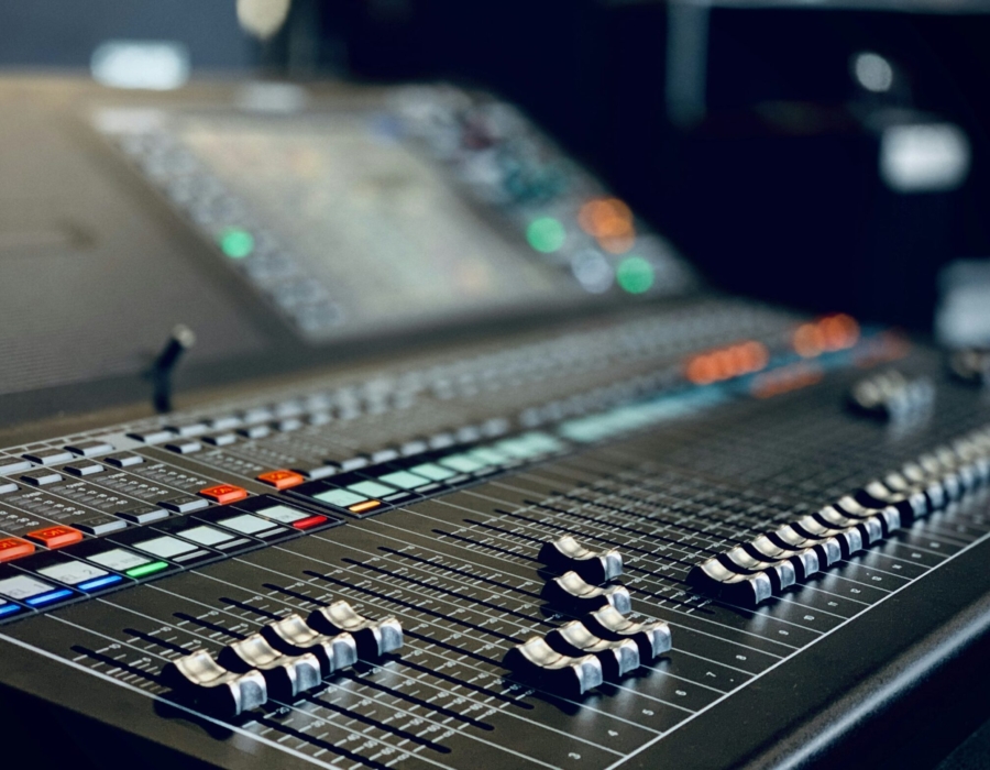 photo-1595520467722-98c9fd0f8fbd